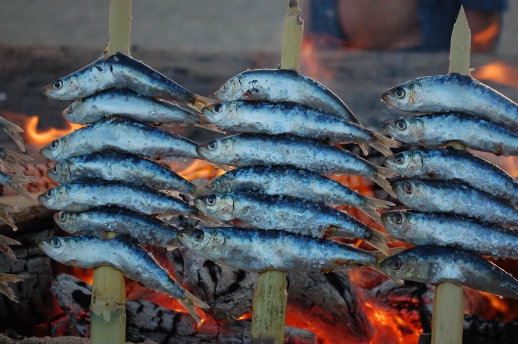 Los espetos es uno de los platos típicos de Málaga.