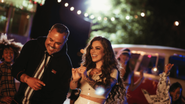 Maria Isabel y Juan Magán durante la grabación del videoclip de "Esa Carita"